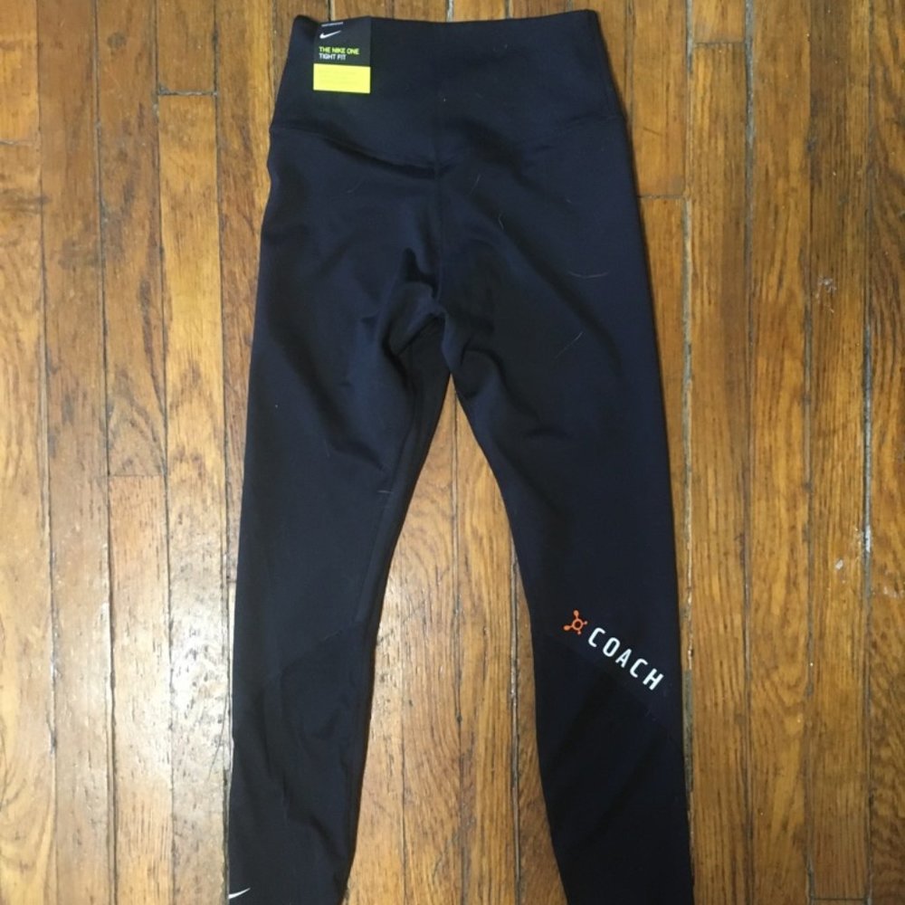 XS Orange Theory Coach leggings